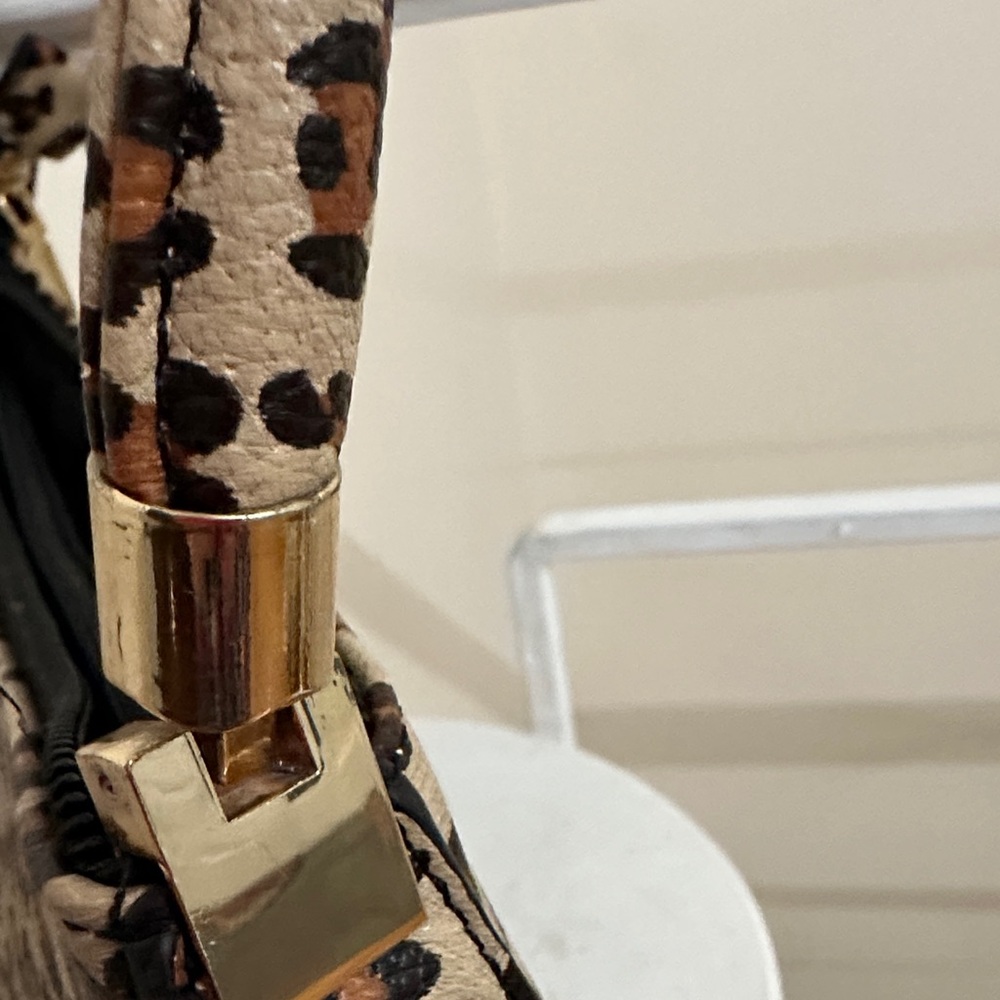 Leopard Pattern Shoulder Bag - Picture 6 of 9